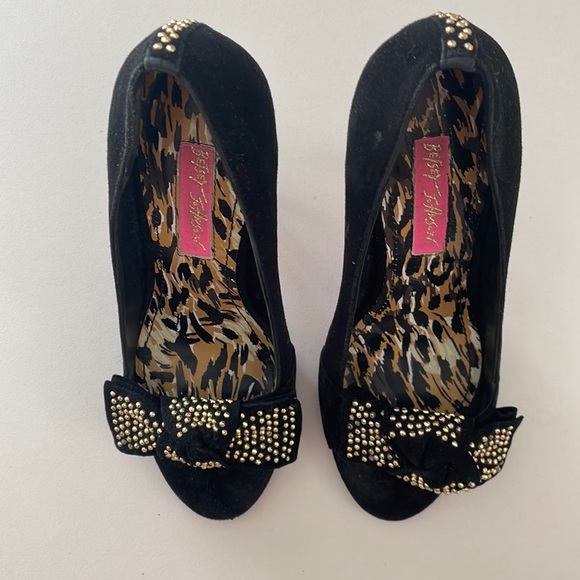 Betsey Johnson black suede gold studded bow tie heels - Picture 2 of 7